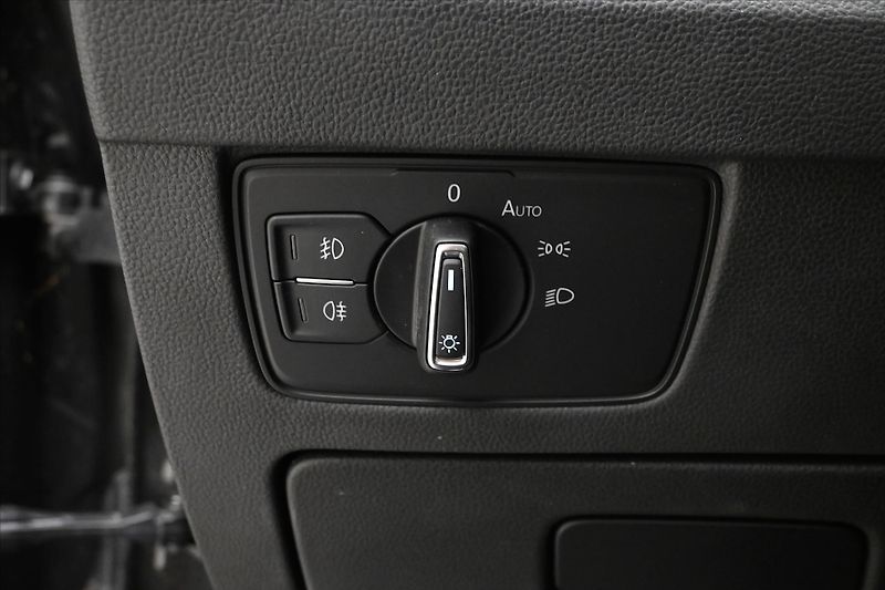 Volkswagen Passat 2,0 TDI 110kW DSG Business Zár - fotka 21 z 25