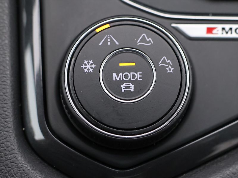 Volkswagen Tiguan Allspace 2,0 TSI 162kW DSG 4M LED 1.Maj - fotka 24 z 33