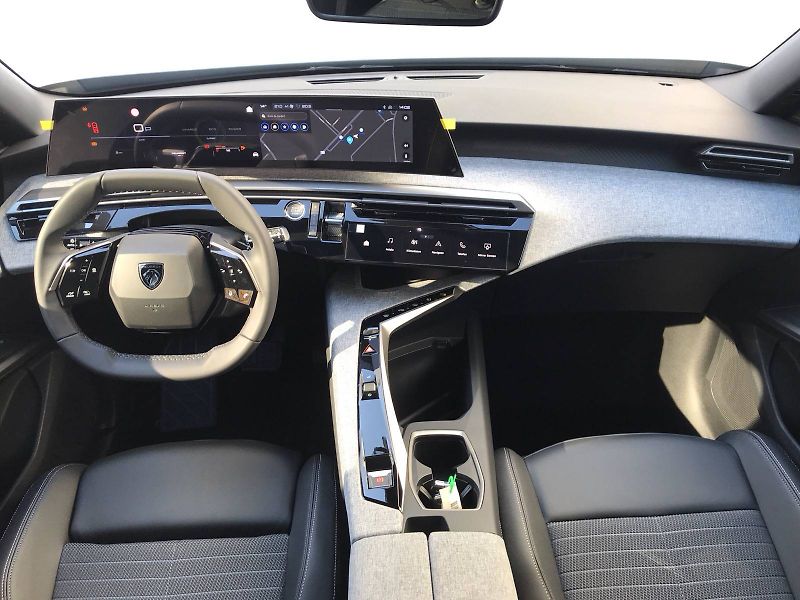 Peugeot 5008 (2025) ALLURE Hybrid e-DCS6 1,2 - fotka 8 z 12