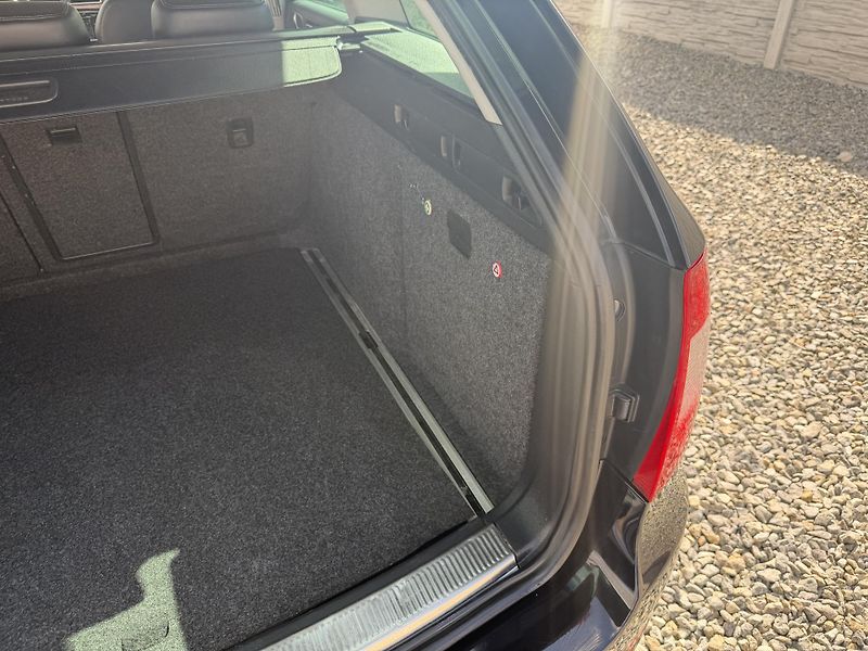 Škoda Superb 2.0TDi 170PS 6R 4x4 0% KOROZE! - fotka 113 z 157