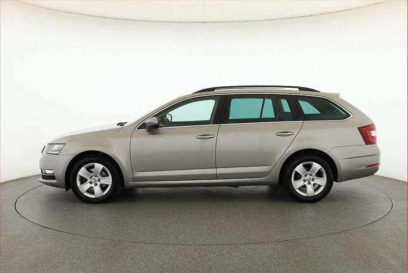 Škoda Octavia (2019) Ambition 2.0 TDI, Serv.kniha - fotka 3 z 17