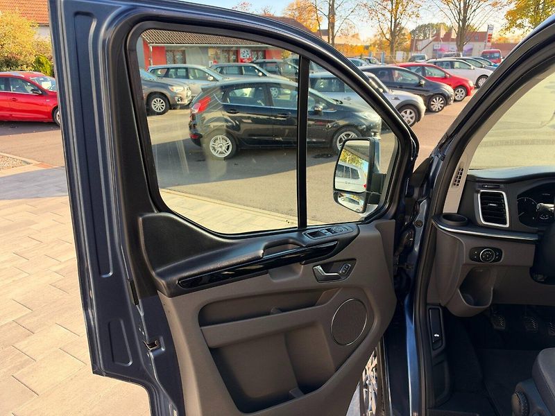 Ford Tourneo Custom (2022) Titanium 2.0TDCi 96kW L2 - fotka 9 z 35