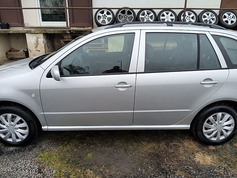 Škoda Fabia 1.4 16V Cool - fotka 2 z 17