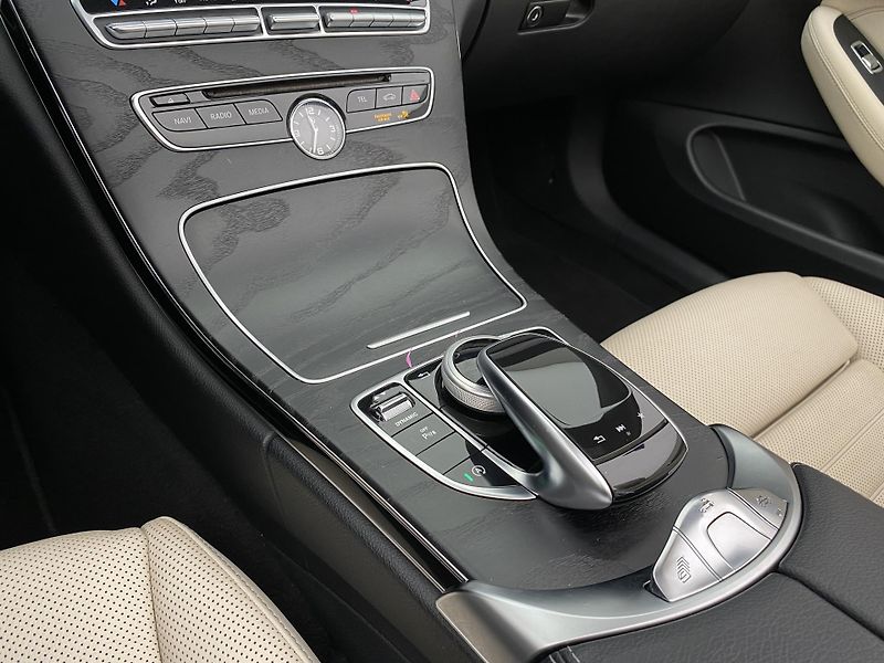 Mercedes-Benz Třídy C C220d CABRIO AUT CZ - fotka 24 z 58