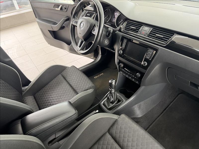 Škoda Rapid 1,2 TSI, Climatronic, CarPlay - fotka 11 z 26