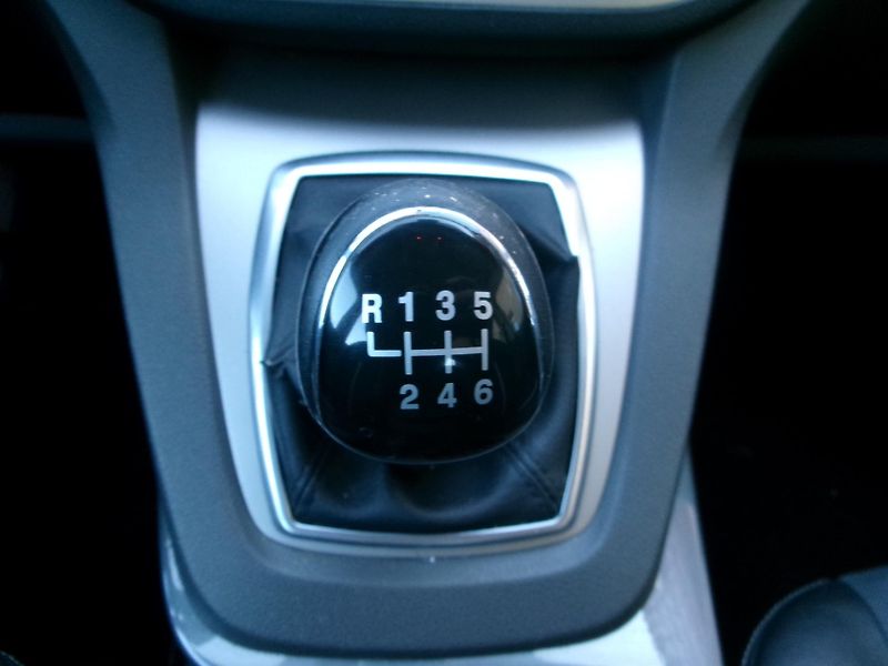 Ford Kuga 2,0TDCI AUTOKLIMA 4x4 TAŽNÉ - fotka 20 z 30