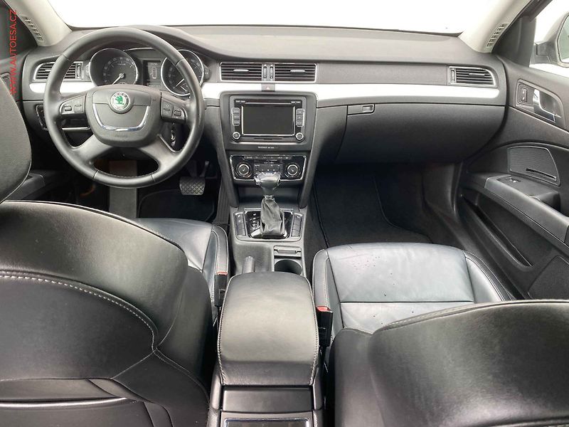 Škoda Superb (2010) 2.0TDi, DSG, xenon, park - fotka 8 z 19