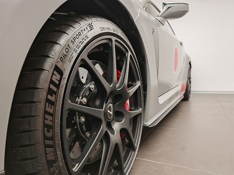 Lexus RC F Ultimate Edition 3/30 V8 5.0l - fotka 17 z 50