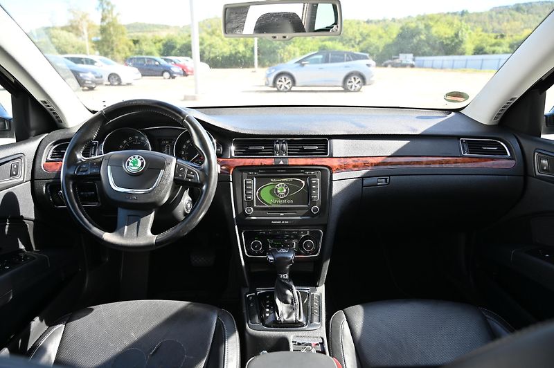 Škoda Superb 2.0TDI 125KW DSG Rezervace - fotka 11 z 56