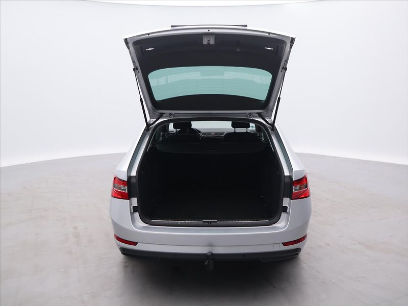 Škoda Superb 2.0 TDI 110kW DSG LED 1Maj DPH - fotka 9 z 26