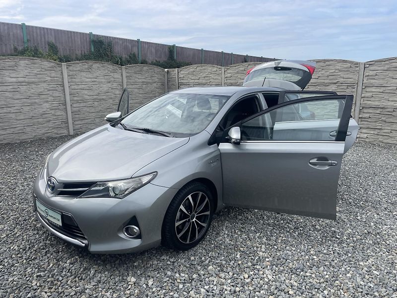 Toyota Auris 1.8i 16v HYBRID AUT SERVIS TOP - fotka 148 z 172