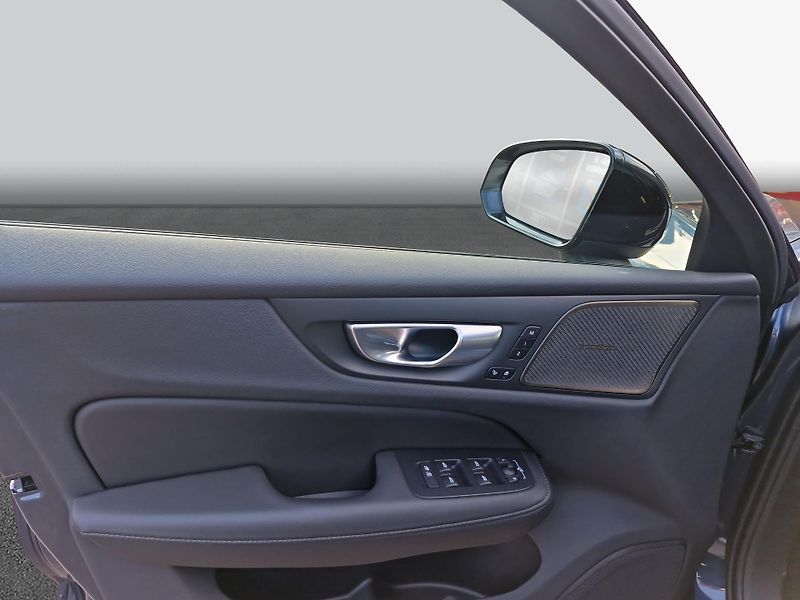 Volvo V60 B4 Plus Dark - fotka 15 z 15