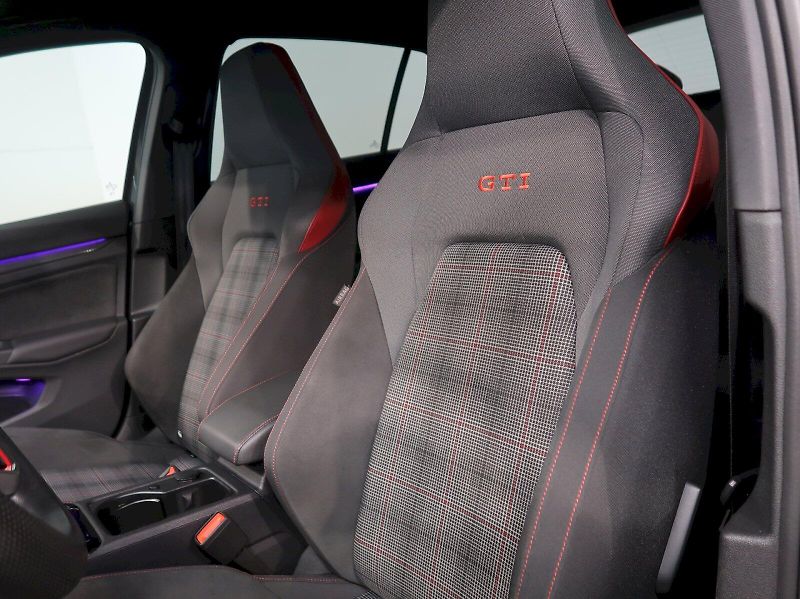 Volkswagen Golf (2024) GTI 2.0TSI 180KW DSG - fotka 14 z 36