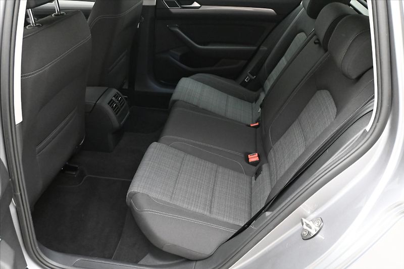 Volkswagen Passat 2,0 TDI 110 kW DSG Business Zá - fotka 14 z 31