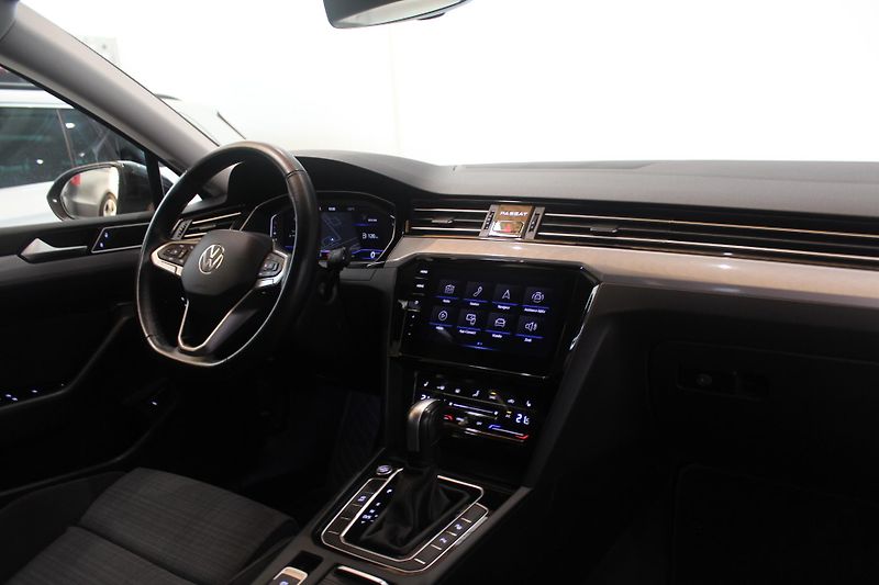 Volkswagen Passat (2022) 2.0TDI DSG Display LED TAŽNÉ - fotka 26 z 37