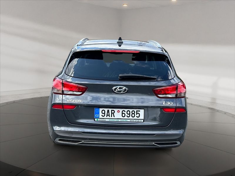 Hyundai i30 1,0 TGDI FamilySmart AT - fotka 5 z 11