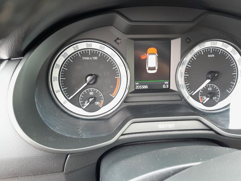 Škoda Octavia 2,0 TDI DSG serviska 2x klíč - fotka 13 z 18