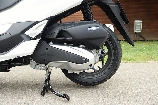 Jednoválec eSP+ poskytuje výkon 9,2 kW a spotřebuje 2 litry benzinu na 100 km., zdroj: Deník/Viola Procházková