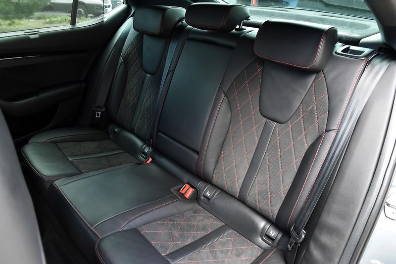Škoda Octavia RS 2.0 TDI 147 kW DSG 4X4, ČR - fotka 37 z 50