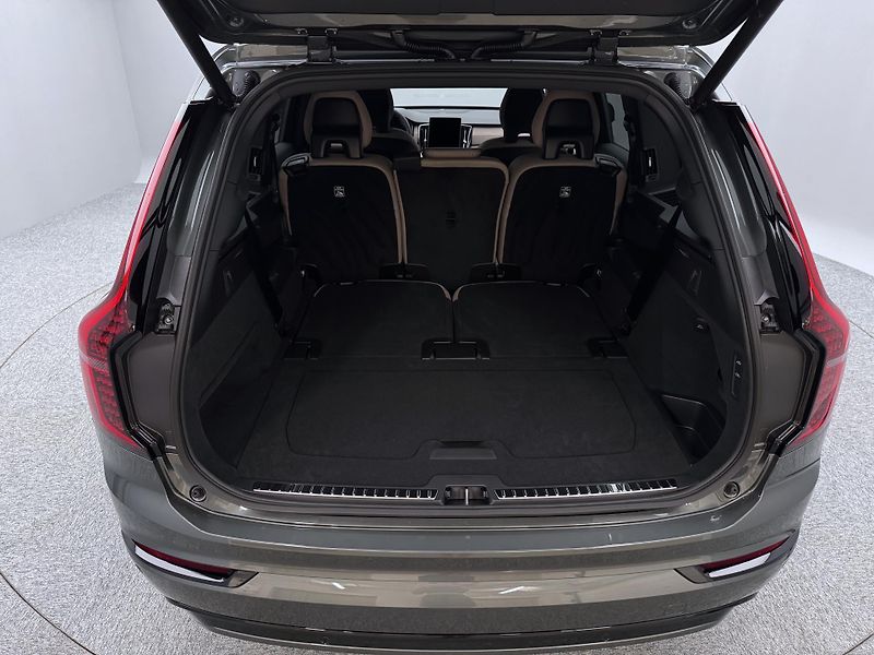 Volvo XC90 (2026) T8 AWD Plug-in DARK PLUS 7m - fotka 5 z 25