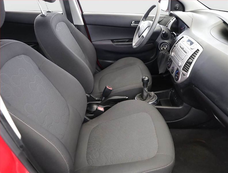 Hyundai i20 (2010) 1.2, v dobrém stavu - fotka 7 z 15