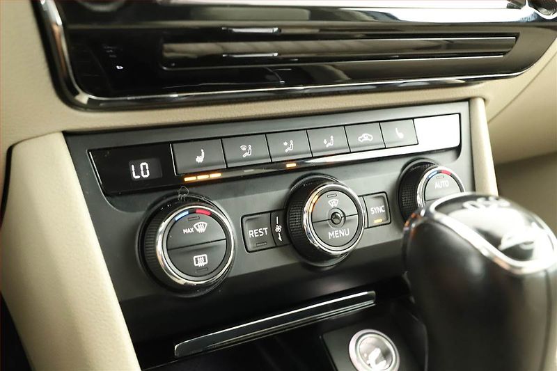 Škoda Superb (2015) Laurin&Klement 2.0 TDI - fotka 13 z 20