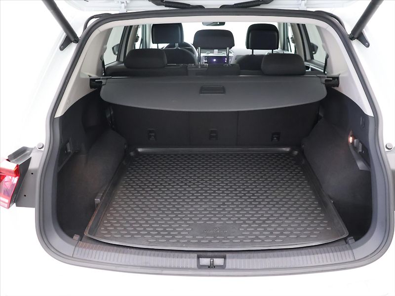 Volkswagen Tiguan Allspace 2,0 TSI 162kW DSG 4M LED 1.Maj - fotka 9 z 33