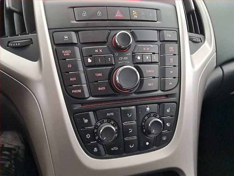 Opel Astra (2013) 1.6 16V, Tempomat - fotka 13 z 17