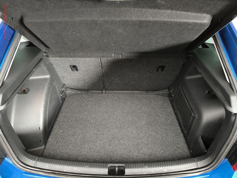 Škoda Rapid (2014) 1.6 TDi, Elegance, xenon - fotka 7 z 16
