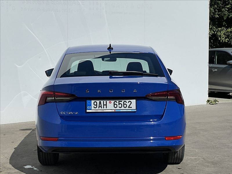 Škoda Octavia 2,0 TDI Ambition Plus LED+PDC - fotka 23 z 23
