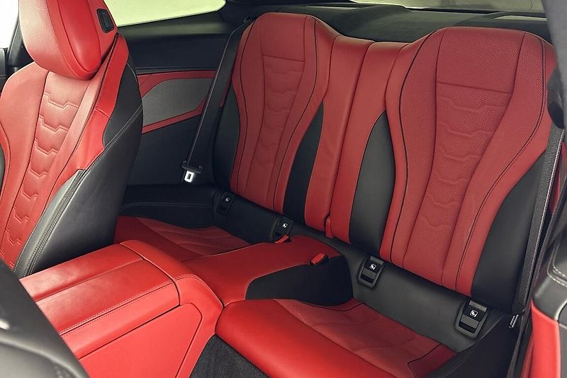 BMW Řada 8 M850i xDrive - fotka 16 z 17