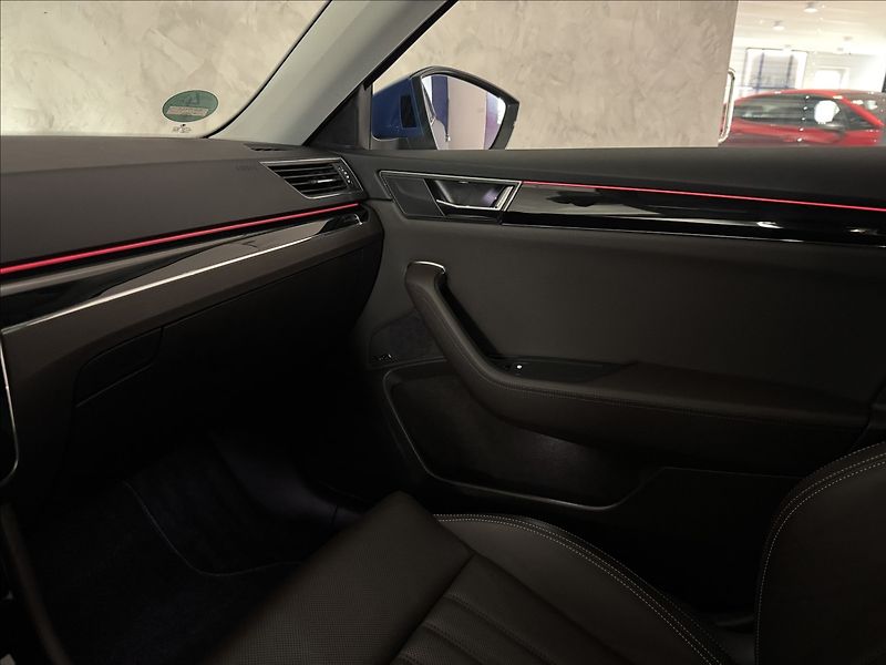 Škoda Superb 1,4 TSi  DSG iV L&K LED Assist - fotka 49 z 50
