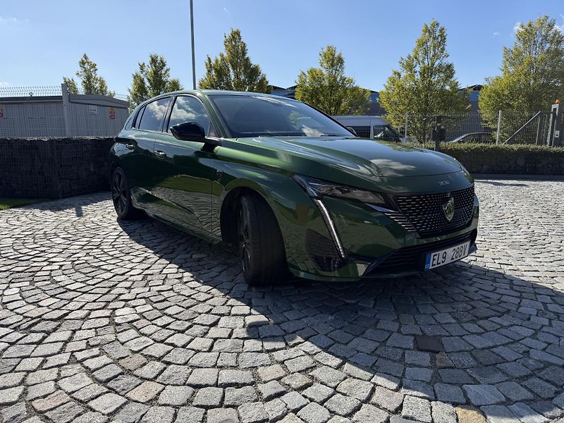 Peugeot 308 (2023) e-GT HYBRID 225  - fotka 3 z 29