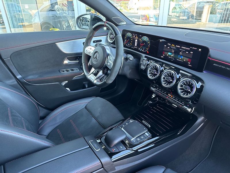 Mercedes-Benz CLA 45 S 4MATIC+ - fotka 12 z 27
