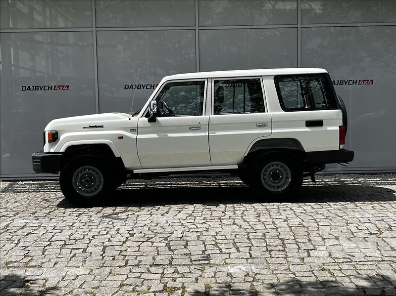 Toyota Land Cruiser LX MY24  GRJ76 4,0 V6 6AT - fotka 8 z 29