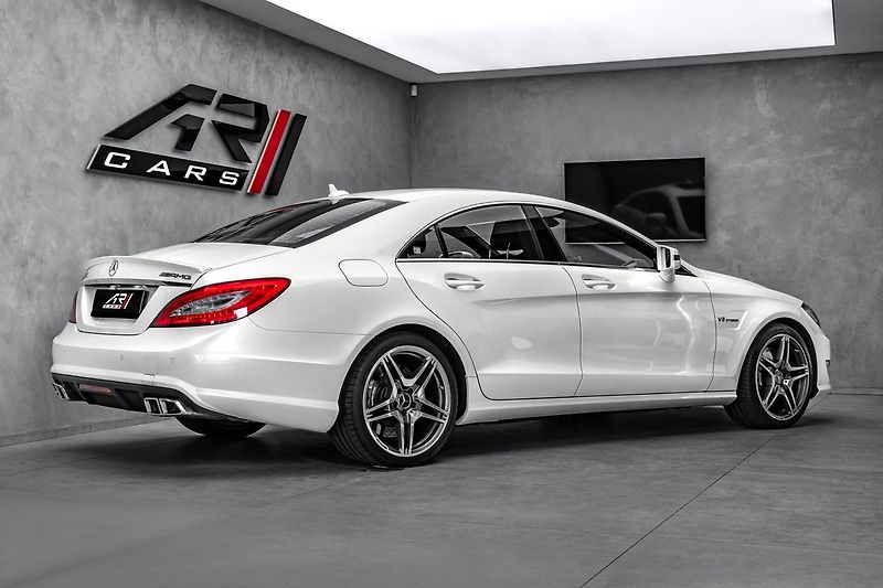 Mercedes-Benz CLS 63 AMG 4M, Designo Carbon H&K - fotka 5 z 28