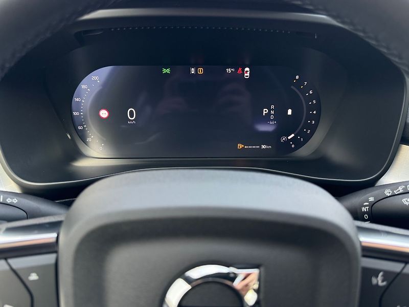 Volvo XC40 (2026) ULTRA B4, 360°, PIXEL LED - fotka 24 z 31