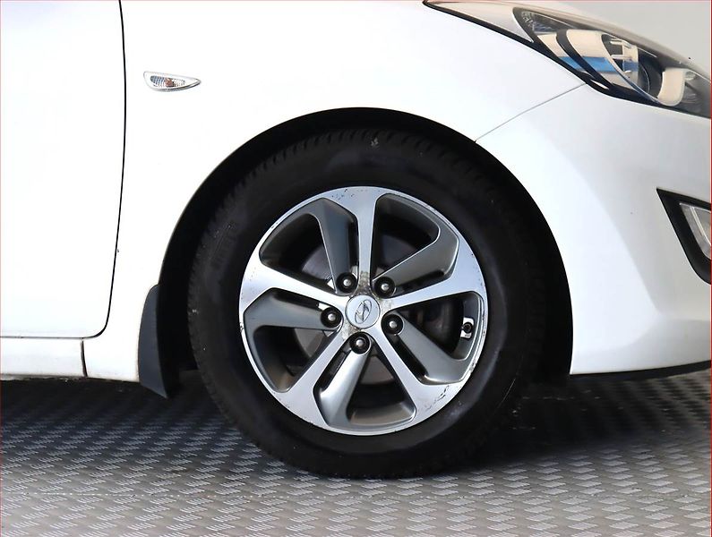 Hyundai i30 (2016) 1.4 CVVT, Tempomat - fotka 15 z 17