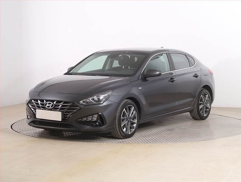 Hyundai i30 (2023) Family 1.5 T-GDI MHEV, Automat - fotka 2 z 19