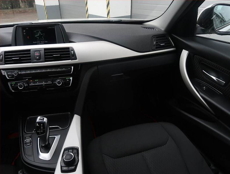 BMW Řada 3 (2018) 340 i xDrive, 4X4, Automat - fotka 8 z 22