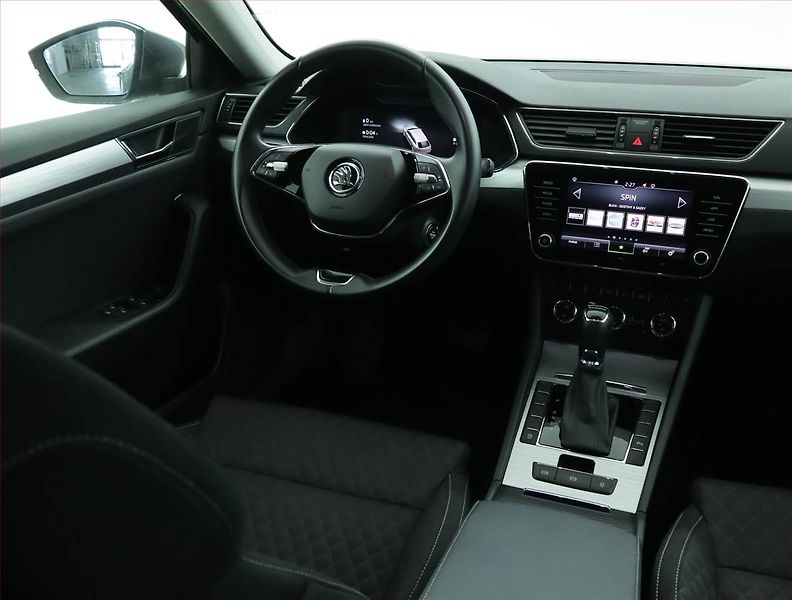 Škoda Superb (2022) 2.0 TDI - fotka 7 z 17
