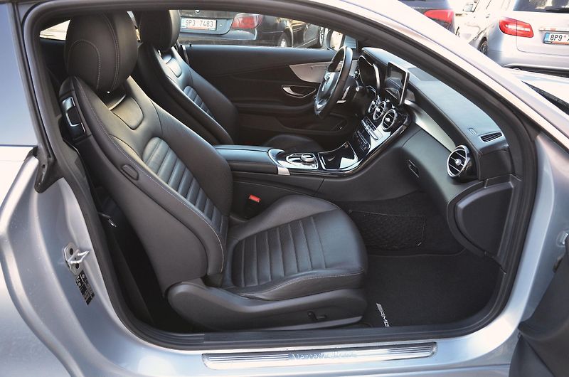 Mercedes-Benz Třídy C (2016) C 250d 4Matic AMG ČR Burmester - fotka 13 z 41