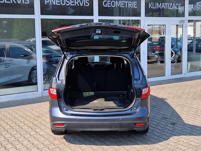 Mazda 5 1,6 MZR-CD 85kW 7MÍST +ALUZIMA - fotka 9 z 29