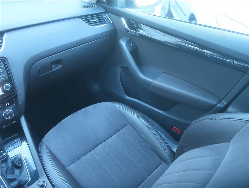 Škoda Octavia (2015) Laurin&Klement 2.0 TDI, 4X4 - fotka 8 z 16