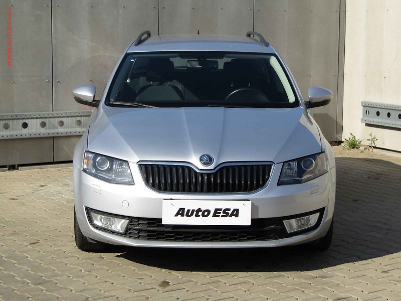 Škoda Octavia (2014) 2.0 TDi, Xenon, navi - fotka 2 z 18
