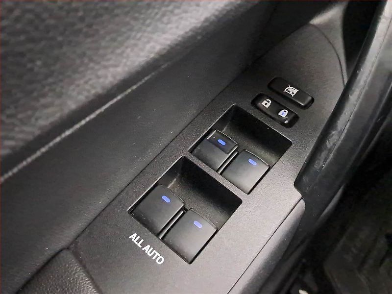 Toyota Corolla (2016) 1.6 Valvematic, Automat, Navi - fotka 21 z 23