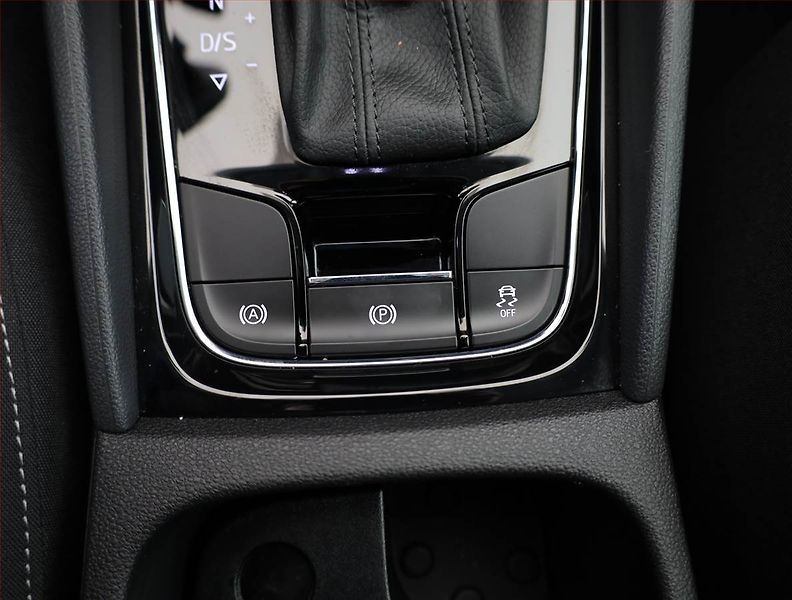 Škoda Karoq (2025) 2.0 TDI, Drive, 4x4 - fotka 18 z 20
