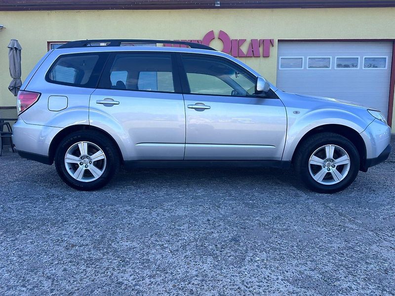 Subaru Forester (2008) 2.0 4x4/Tažné/110kW/Výhřev - fotka 2 z 22