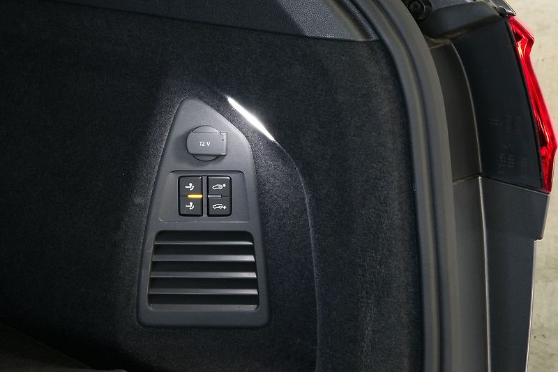 Volkswagen Touareg 3.0TDI 210kW RLine NT TZ ZÁRUK - fotka 45 z 48