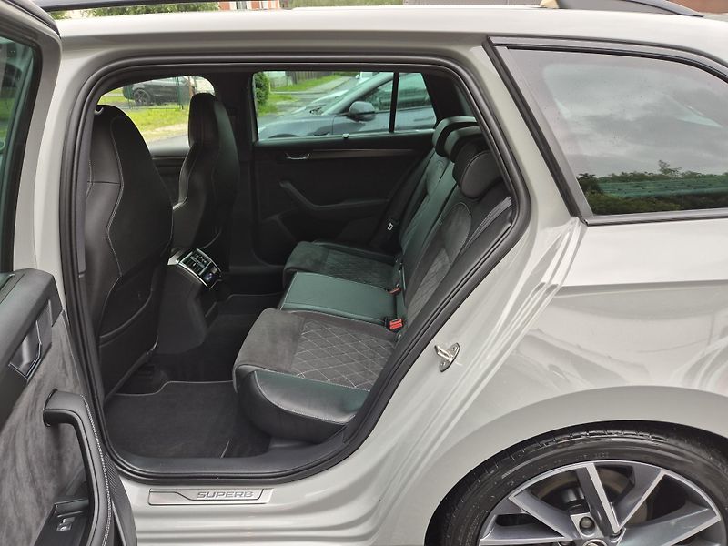 Škoda Superb Combi SPORTLINE 147kw DSG 19AL - fotka 12 z 49